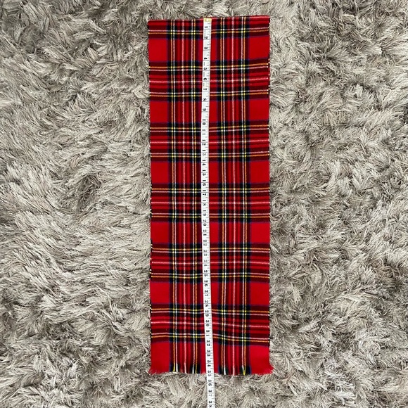 Le chateau unisex red multicoloured plaid made in Korea scarf. Used. - Picture 6 of 8